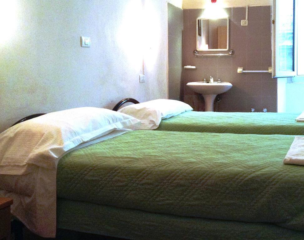 Hotel Bernheof جنوة المظهر الخارجي الصورة