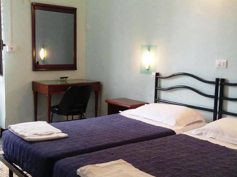 Hotel Bernheof جنوة المظهر الخارجي الصورة